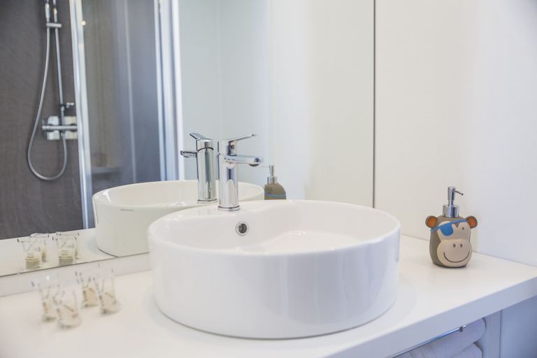 Bathroom 4, Le Palme Village, Latina