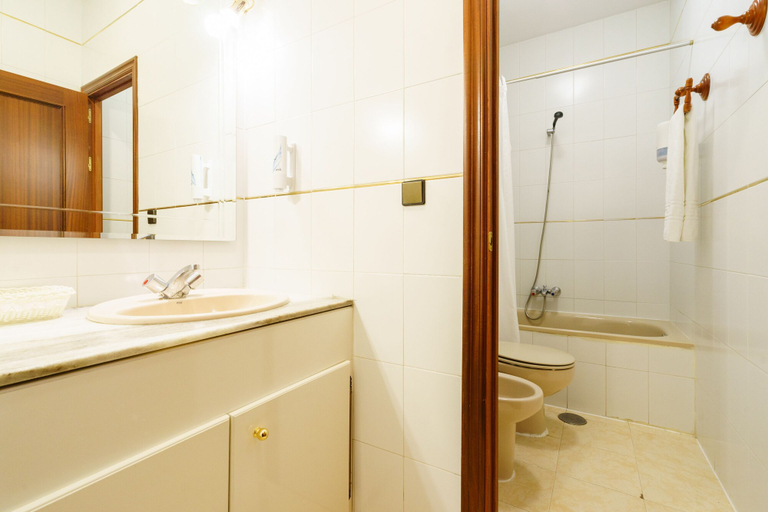 Bathroom 5, Hotel Los Castaños, Huelva