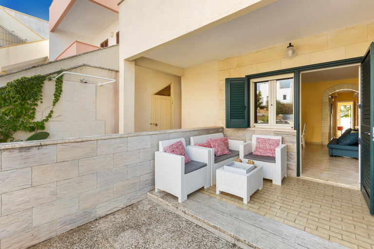 Others 5, Casa Mya, Lecce