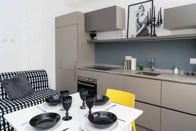 Private kitchen 4, Nice Apartment near City Center, Milano