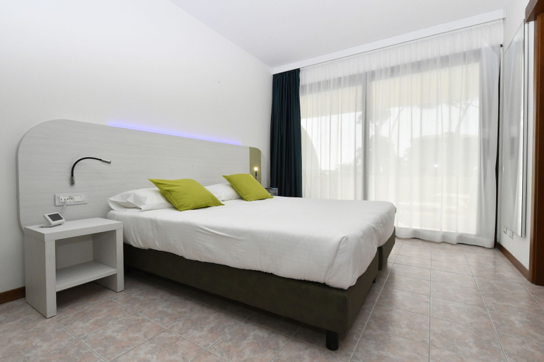 Bedroom 3, Suites Marilia Apartments, Livorno