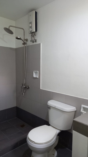 Bathroom, Tesoro Apartments, Manila City