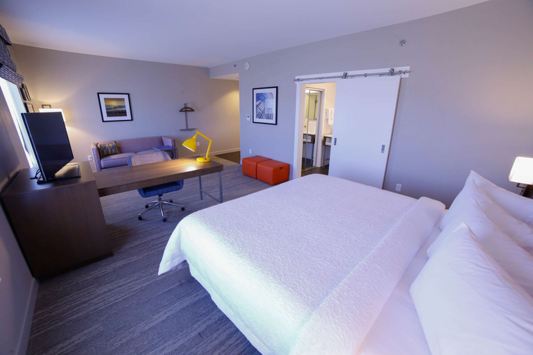 Bedroom 2, Hampton Inn & Suites Forest City, Rutherford