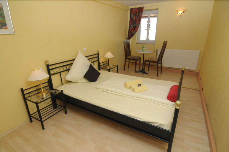 Bedroom 3, Hotel Hirsch, Fulda