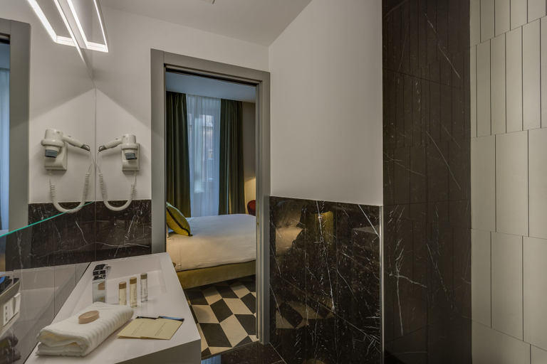 Bathroom 5, Otivm Hotel, Rome