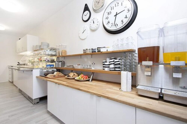 Food & Drinks 5, Kef Guesthouse by Keflavík airport, Reykjanesbær