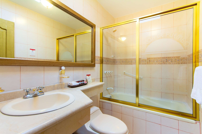 Bathroom 3, Hotel Rincon de Puembo, BW Signature Collection, Quito