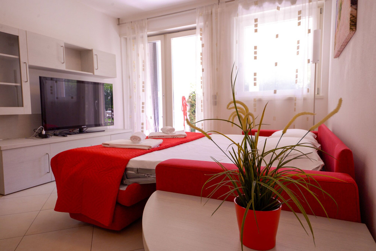 Others 5, Private Garden in Paradise, Trento
