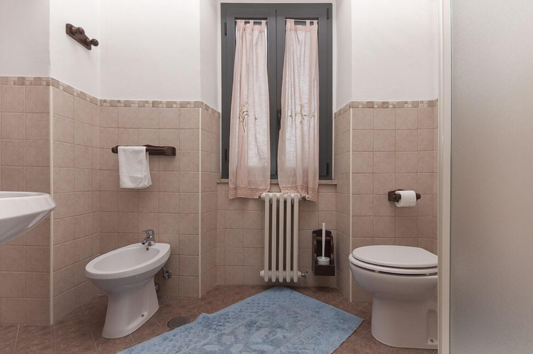 Bathroom 4, Hotel La Villa, Frosinone