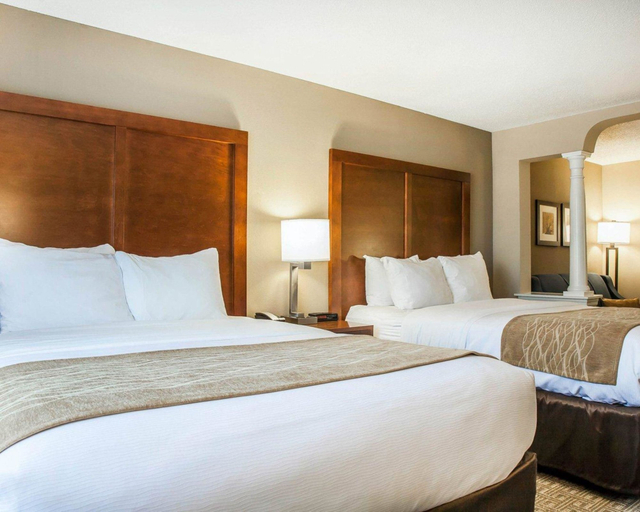 Bedroom 4, Comfort Inn & Suites Sturbridge - Brimfield, Worcester