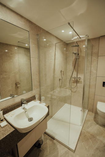 Bathroom 3, Dunadry Hotel and Gardens, Antrim and Newtownabbey