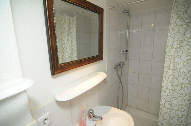 Bathroom 5, Hotel Hirsch, Fulda
