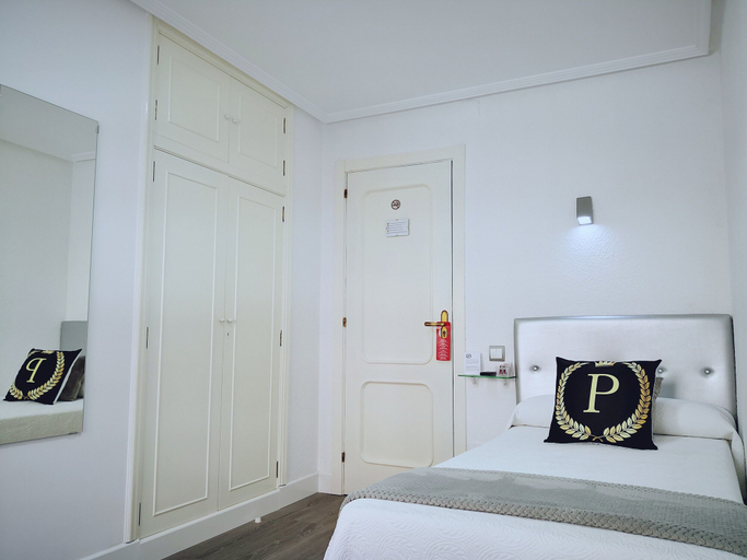 Bedroom 3, Alojamientos Puerto Príncipe, Cantabria