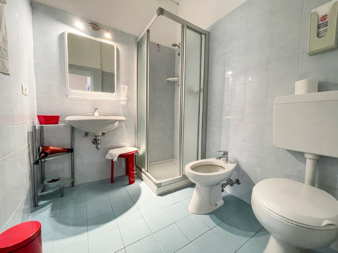 Bathroom 3, Hotel Alpino, Verona