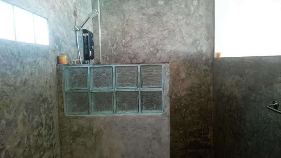 Bathroom 4, Papillon Bungalows, Ko Phangan
