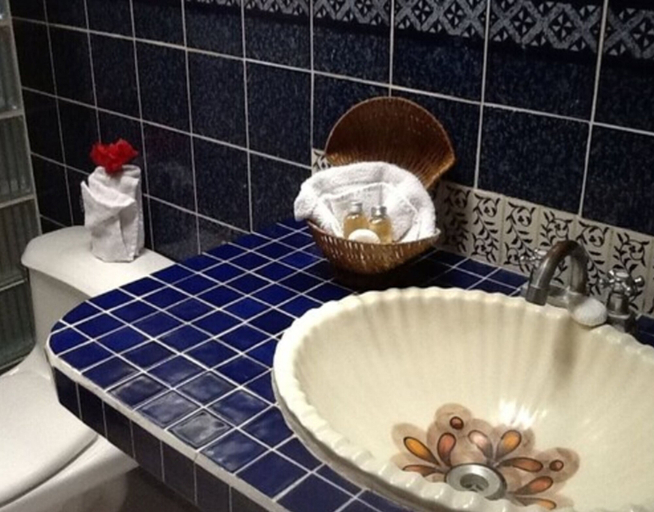 Bathroom 3, Regis Hotel & Spa, Panajachel