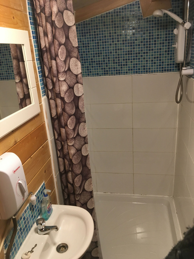 Bathroom, The Theberton Lion, Suffolk