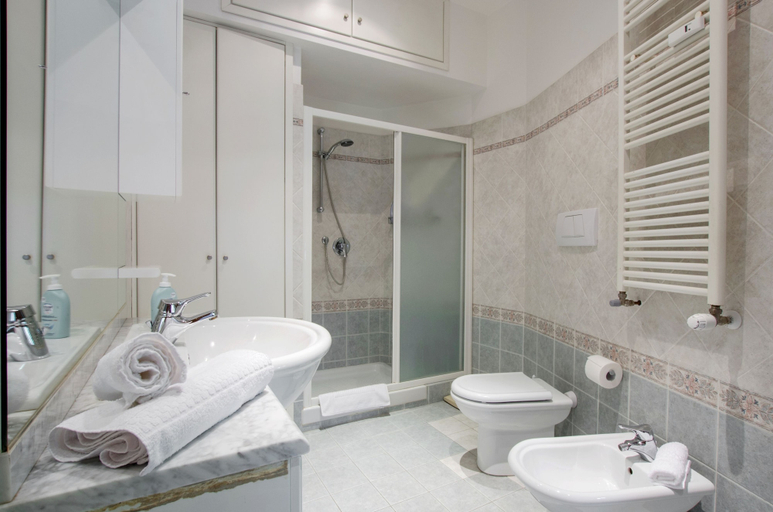 Bathroom, Monginevra Old Fashioned House, Roma
