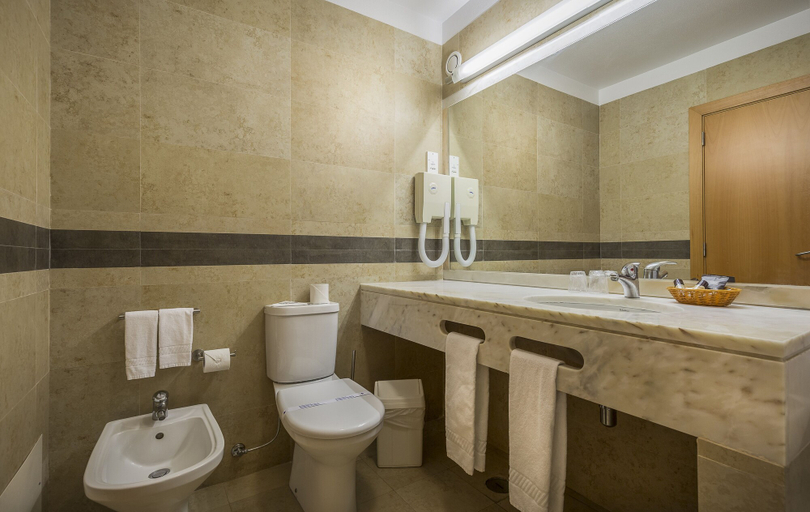 Bathroom 4, Interpass VAU Hotel & Apartaments, Portimão