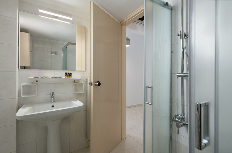 Bathroom 4, Artemis Apartments, Crete