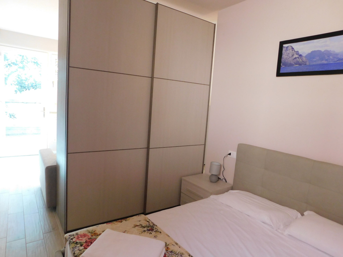 Bedroom 2, Holidays Residence, Verona