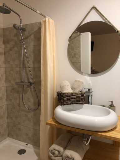 Bathroom 4, Terra Luso, Cadaval