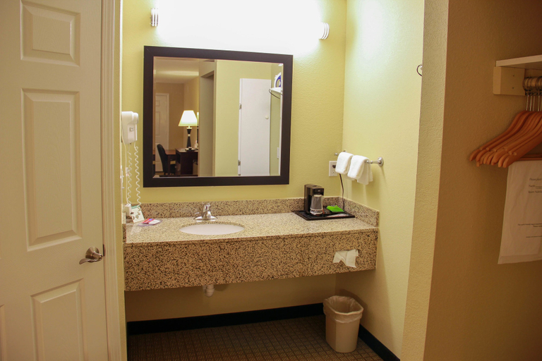Bathroom 3, Relax Inn & Suites, Lyon