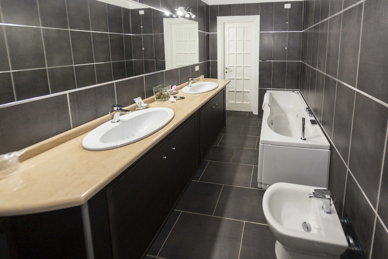 Bathroom 5, Ascot Hotel, Caserta