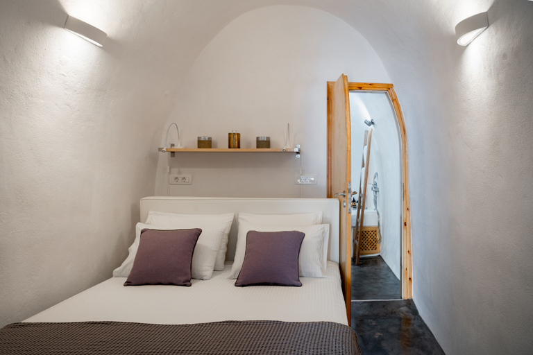 Bedroom 4, Akron Cliff Suite, South Aegean