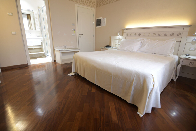 Bedroom 3, Hotel Sesmones, Lodi