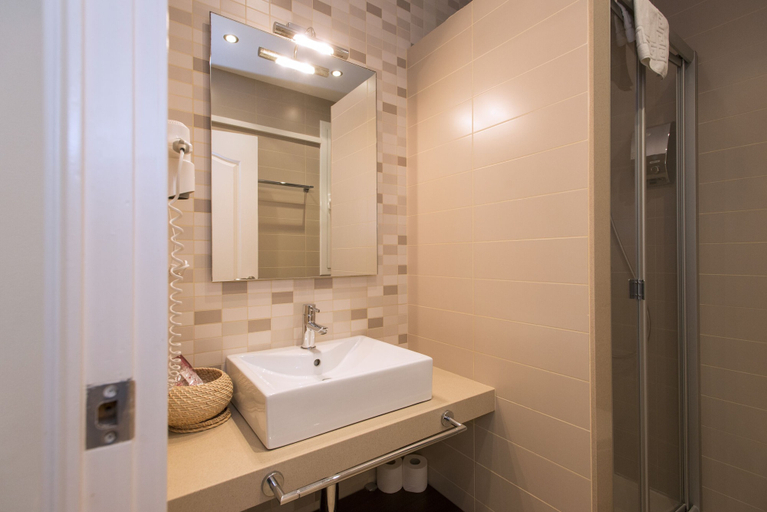Bathroom 4, Blanc Guesthouse, Barcelona