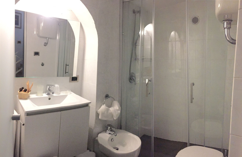Bathroom 5, Bougainville Luxury Boutique Hotel, Napoli