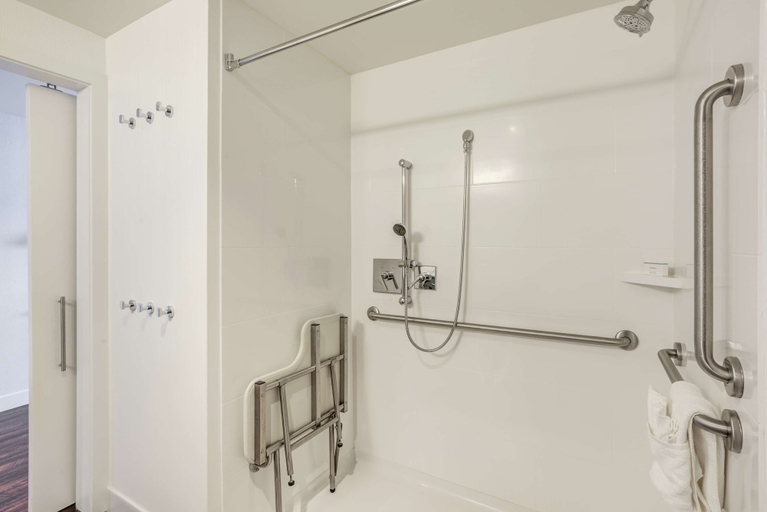 Bathroom 4, Hampton Inn & Suites Boston/Waltham, Middlesex