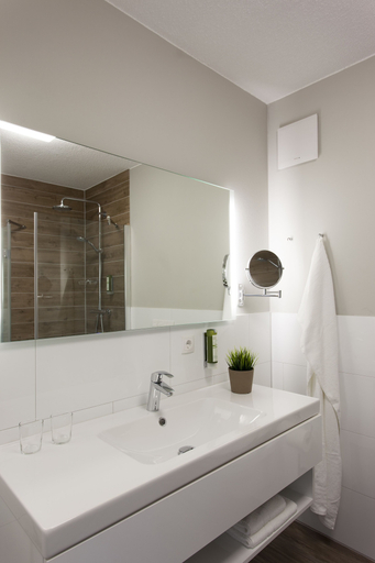 Bathroom 5, Dorint Resort Baltic Hills Usedom, Vorpommern-Greifswald