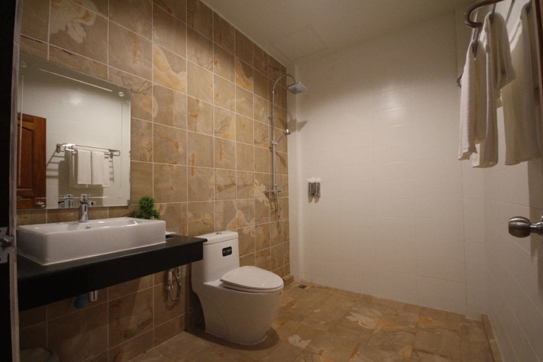 Bathroom 3, Lanta Lapaya Resort, Ko Lanta