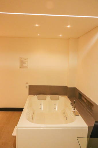 Bathroom 4, Loyds Hotel, Medellín