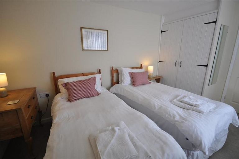 Bedroom 2, Green Door Rose, Cornwall