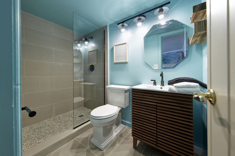 Bathroom 4, The Cornell Inn, Lenox & The Berkshires, Berkshire