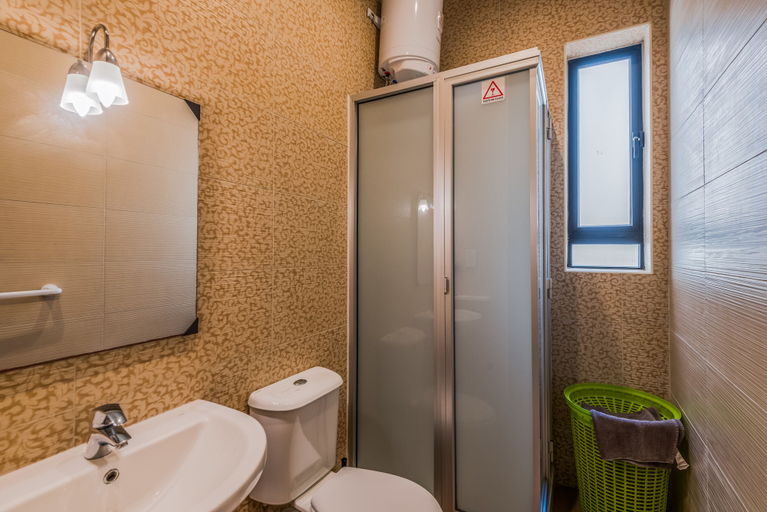 Bathroom, Blue Harbour 1 by Getaways Malta, Saint Paul's Bay