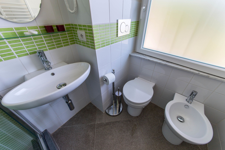 Bathroom 5, 88 Miglia, La Spezia