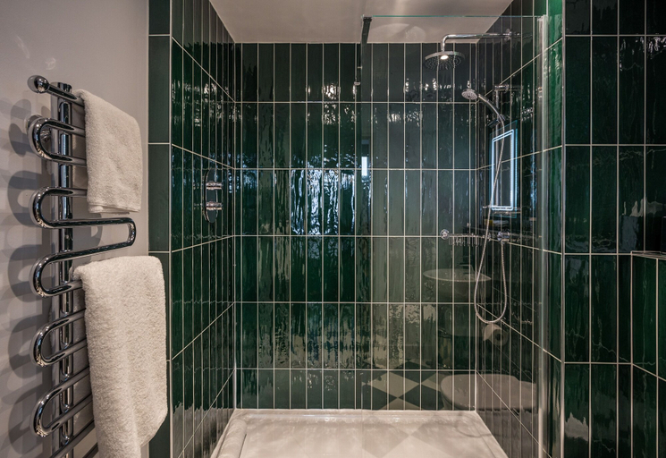 Bathroom 4, Heathcote Hotel, Manchester