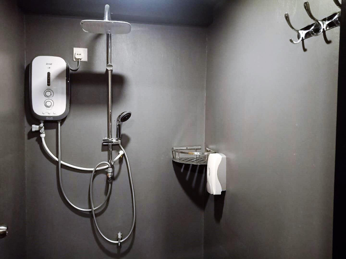 Bathroom 5, Homy Seafront Hostel, Kota Kinabalu