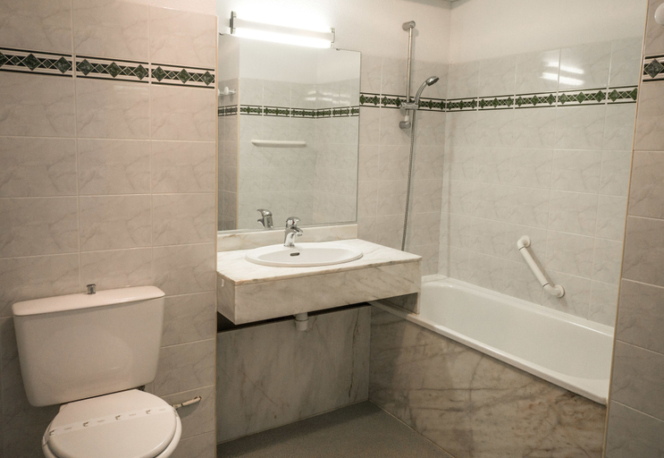 Bathroom 3, Résidence Le Boucanier, Landes