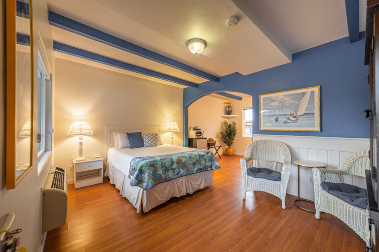Bedroom 4, The Islander Inn, Lake
