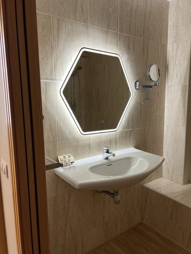 Bathroom 5, Hotel Suites Feria de Madrid, Madrid
