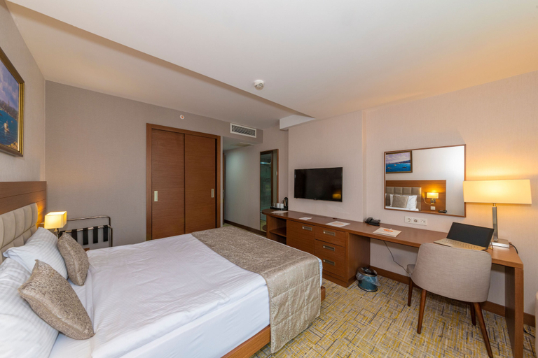 Bedroom 4, Land Park Hotel, Avcılar