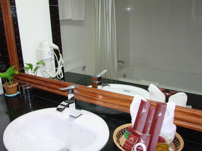 Bathroom 5, City River Hotel, Siem Reap