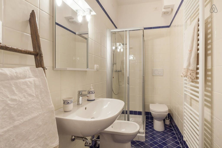 Bathroom 4, Suite Elda, Verona