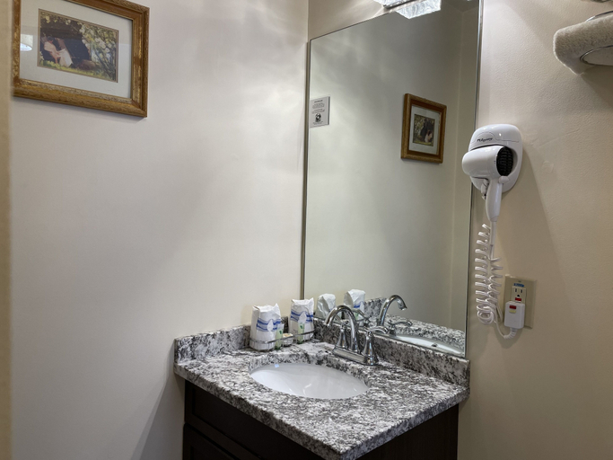 Bathroom 4, Oasis Guest House, Boston