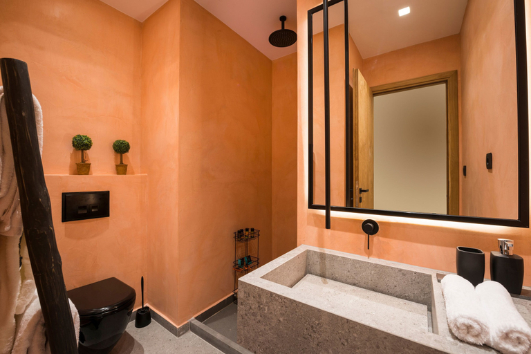 Bathroom 5, Madonna del Mare, Crete